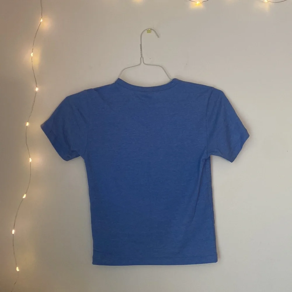 Urban Outfitters Blue and White Graphic Crop Top - Picture 2 of 3